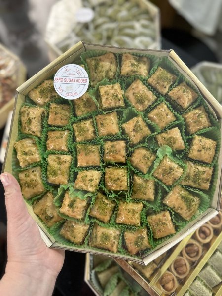 بقلاوه بالفستق الحلبي بدون سكر مضاف وزن صافي كيلو