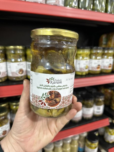 مقدوس باذنجان بحشوه الجوز والفلفل الحلو