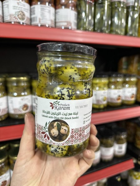 لبنه نعاج وبقر مع القزحه محفوظه بزيت الزيتون كيلو