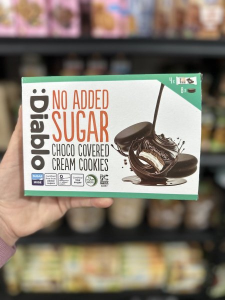 كوكيز ديابلو ساندويش بحشوه كريمه الحليب والفانيلا ومغطس بالشوكلاته بدون سكر مضاف