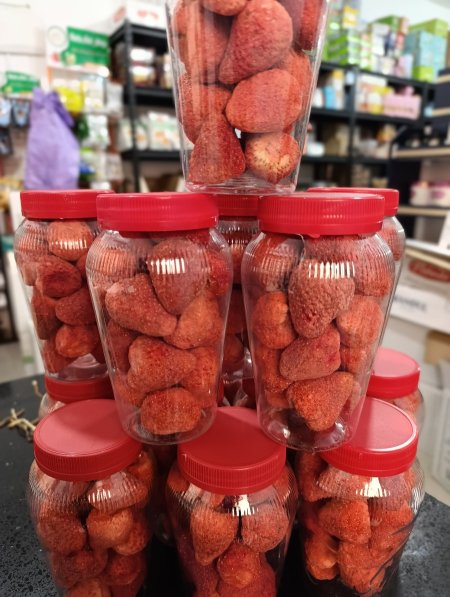 فراوله مقرمشه مجففه بالتبريد 120غم