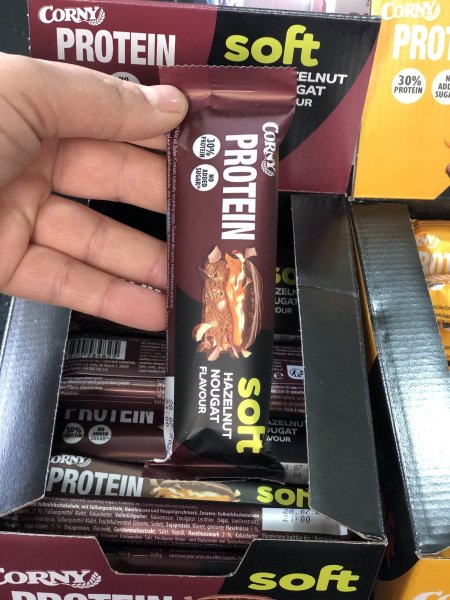 بروتين بار corny 30%بروتين  بالنوجا والبندق والكراميل بدون سكر مضاف 45غم
