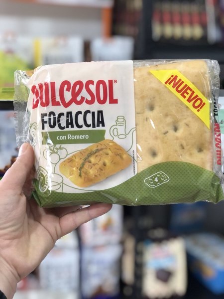 خبز الفوكاتشا بزيت الزيتون واكليل الجبل بدون سكر