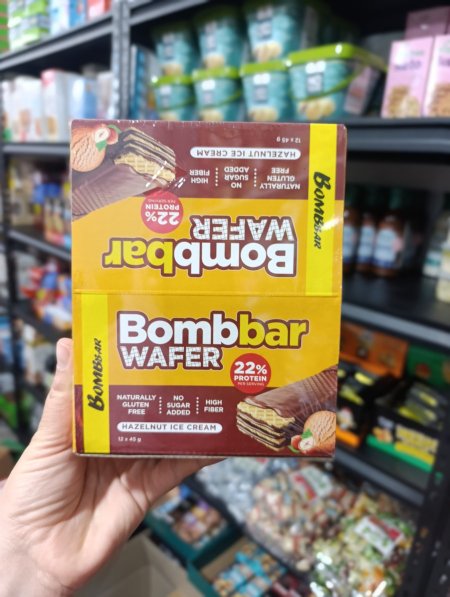 ويفر Bombar بطعم البوظه وكريمه البندق بدون سكر مضاف بدون جلوتين