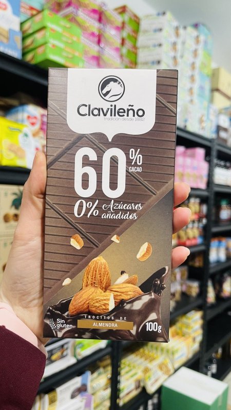 شوكولاته كلافينيلو 60% دارك بحشوة اللوز بدون سكر مضاف وخاليه من الجلوتين