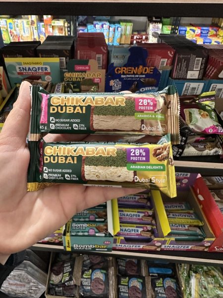 شوكلاته بار بحشوة دبي البستاشيو وعجينة الكنافه المقرمشه 20%بروتين 27%ألياف بدون سكر مضاف