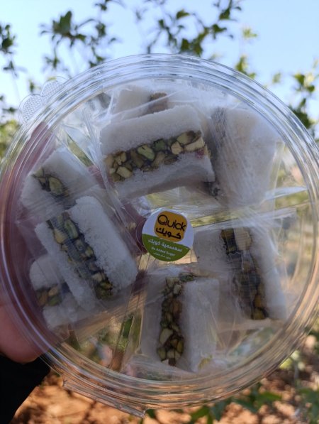 بقلاوة جوز الهند بالفستق الحلبي بدون سكر مضاف