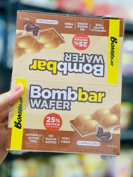 علبة بومبار ويفر بحشوة الكابتشينو بدون سكر بدون جلوتين عالي البروتين  12حبة
