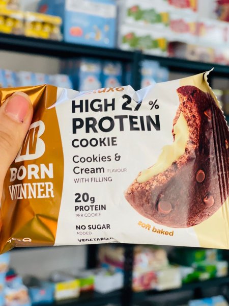 كوكيز بورن وينر بحبيبات الشوكلاته وحشوة الكريما 20غم بروتين بدون سكر مضاف 60غم