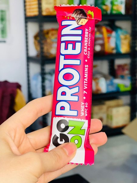 بروتين بار غني بالفيتامينات بطعم الكرانبيري قليل السكر