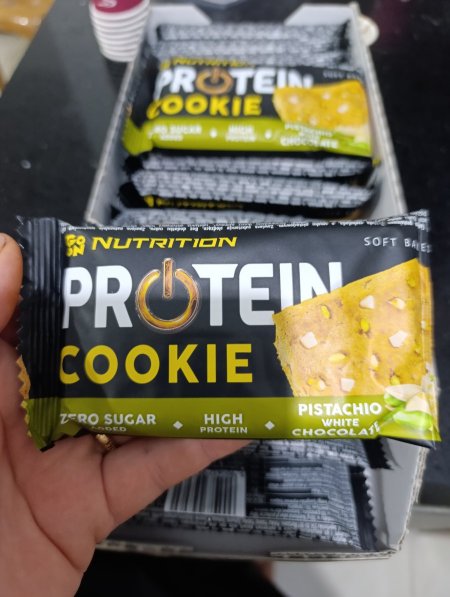 كوكيز عالي البروتين بحشوة البستاشيو بدون سكر مضاف مخبوز بالفرن 50غم