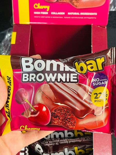 بومبار كوكيز براوني الكرز غني بالبروتين والالياف والكولاجين 22٪بروتين بدون سكر مضاف 50غم