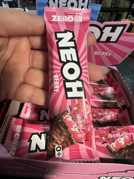 شوكلاته NEOH بالتوتيات بدون سكر مضاف عالي الالياف منخفضة النشويات