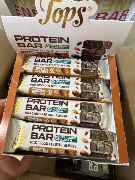 شوكلاته Tops باللوز خاليه من الجلوتين 20 غم بروتين بدون سكر مضاف 60 غم