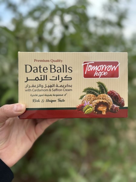 كرات التمر بالسمسم بحشوة كريمه الهيل والزعفران بدون سكر مضاف 500غم