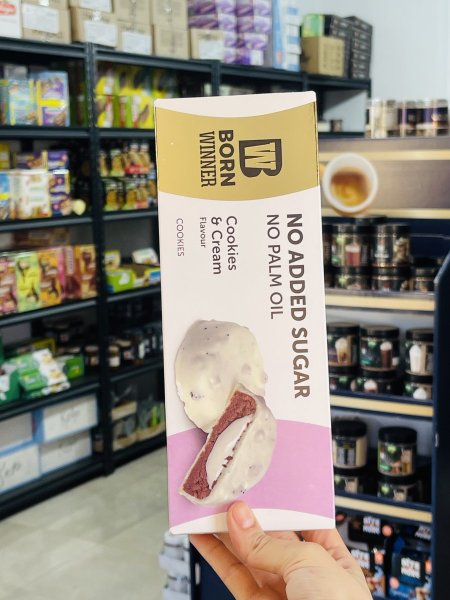 كوكيز بورن وينير بالكاكاو مع كريمة الحليب وشوكولاته البيضاء بدون سكر مضاف 100 غم