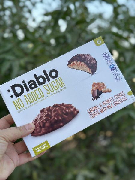 كوكيز Diablo بحشوة الكراميل والفول السوداني مغطاة بالشوكلاته بدون سكر مضاف 100غم
