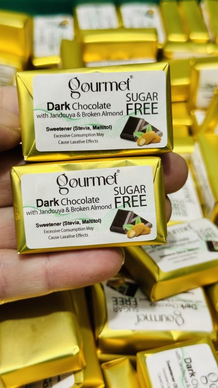 شوكلاته Gourmet دارك مع كسر اللوز بدون سكر مضاف