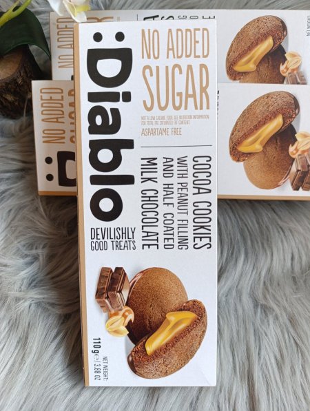 كوكيز الشوكلاته بحشوة الكراميل وكريما الفول السوداني 