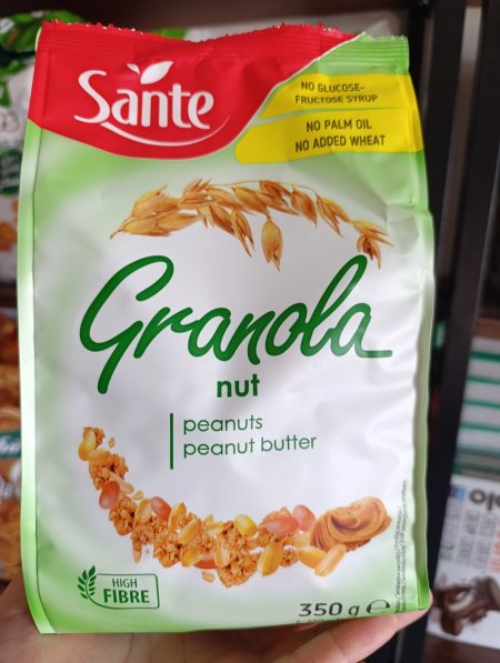 جرانولا موسلي مع حبيبات الفول السوداني وكريمة الفول السوداني بدون سكر