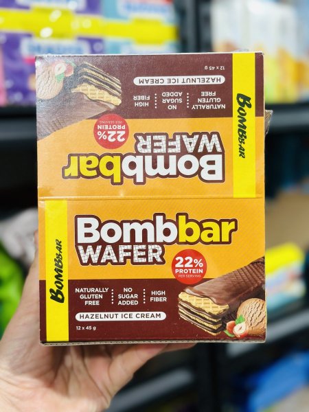علبه ويفر بومبار بنكهه ايس كريم البندق والشوكلاته22%بروتين غني بالألياف بدون سكر وخالي من الجلوتين ٤٥غم